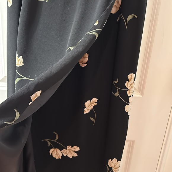 Talbots wrap skirt, size 8, petite, black and beige print, back zipper, lined - Picture 2 of 6